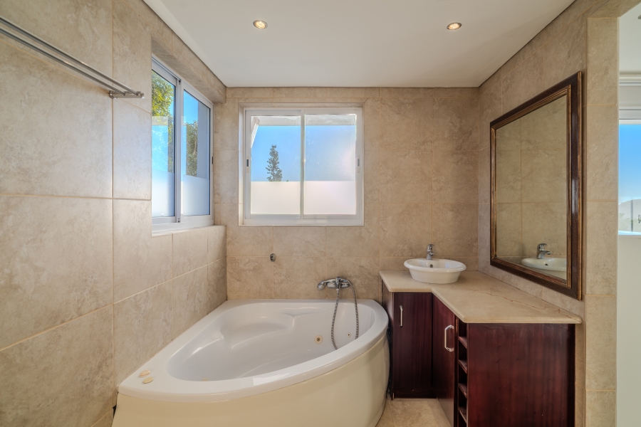7 Bedroom Property for Sale in Camps Bay Western Cape